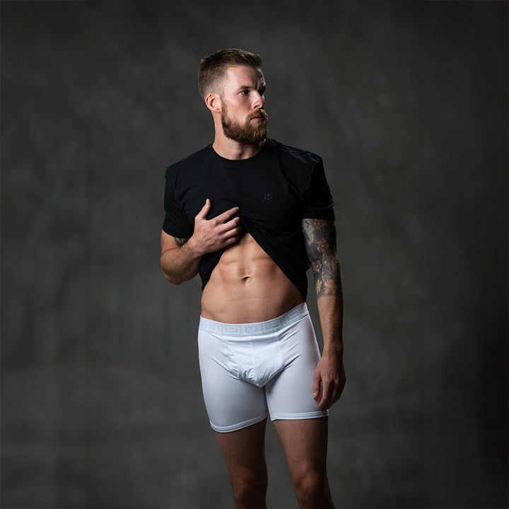 Male model wearing SHEATH White men&