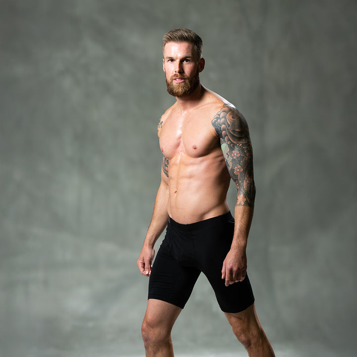 Male model wearing SHEATH black classic modal men&